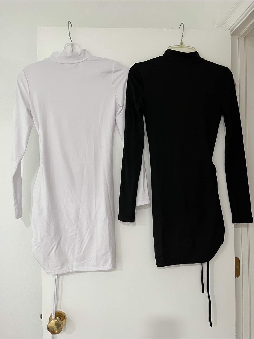 🤍🖤LONG SLEEVE RUCHED MINIDRESSES - Picture 2 of 5